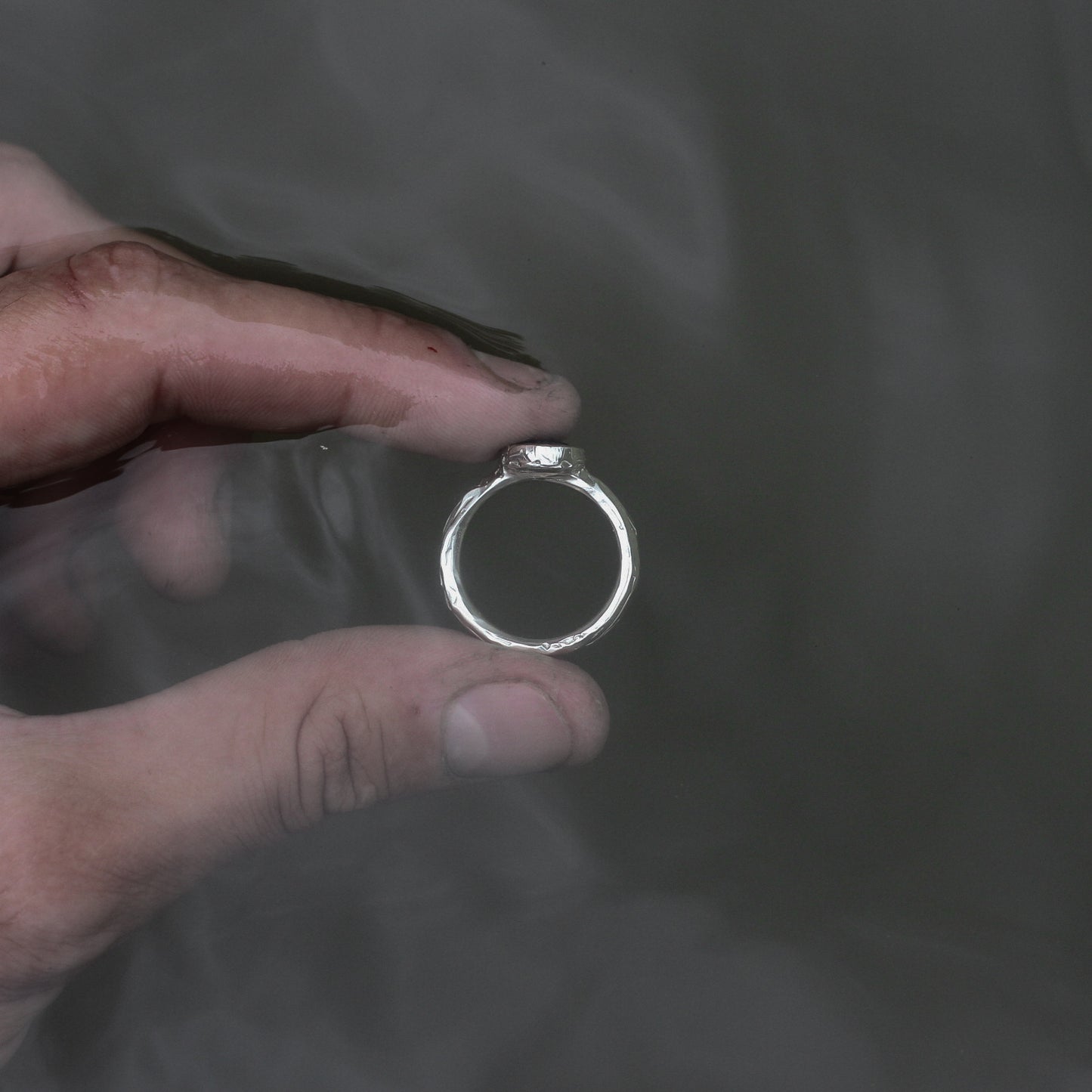 Figure Noir Ring