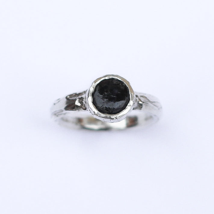 Figure Noir Ring