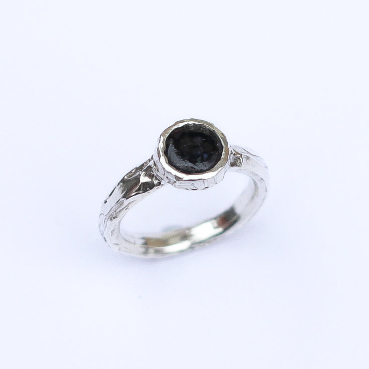 Figure Noir Ring