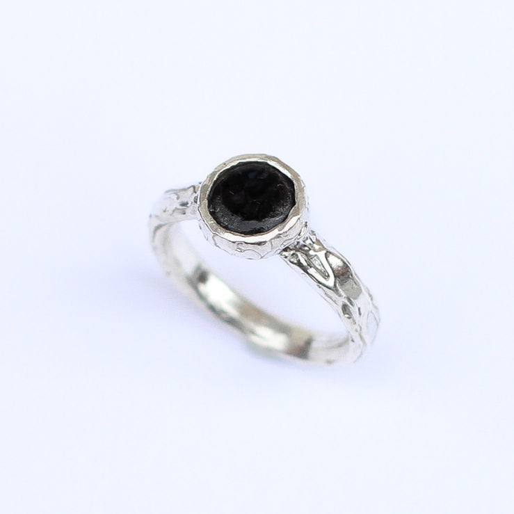 Figure Noir Ring