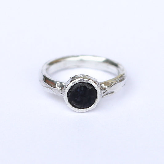 Figure Noir Ring